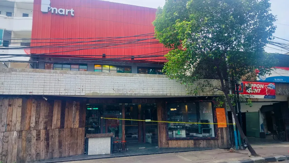 Pemerintah merekomendasikan saksi teguran kedua untuk sebuah kafe di Kemayoran, Jakarta Pusat, usai keributan antar pengunjung yang berujung satu satpam tewas dan dua orang luka-luka, Kamis 2 Oktober 2025 lalu. (Sumber: Istimewa)