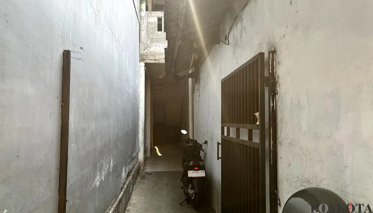 Lokasi rumah kontrakan pekerja proyek diduga korban pembunuhan di Jalan Kembangan Raya, Kembangan, Jakarta Barat. (Sumber: POSKOTA | Foto: Pandi Ramedhan)