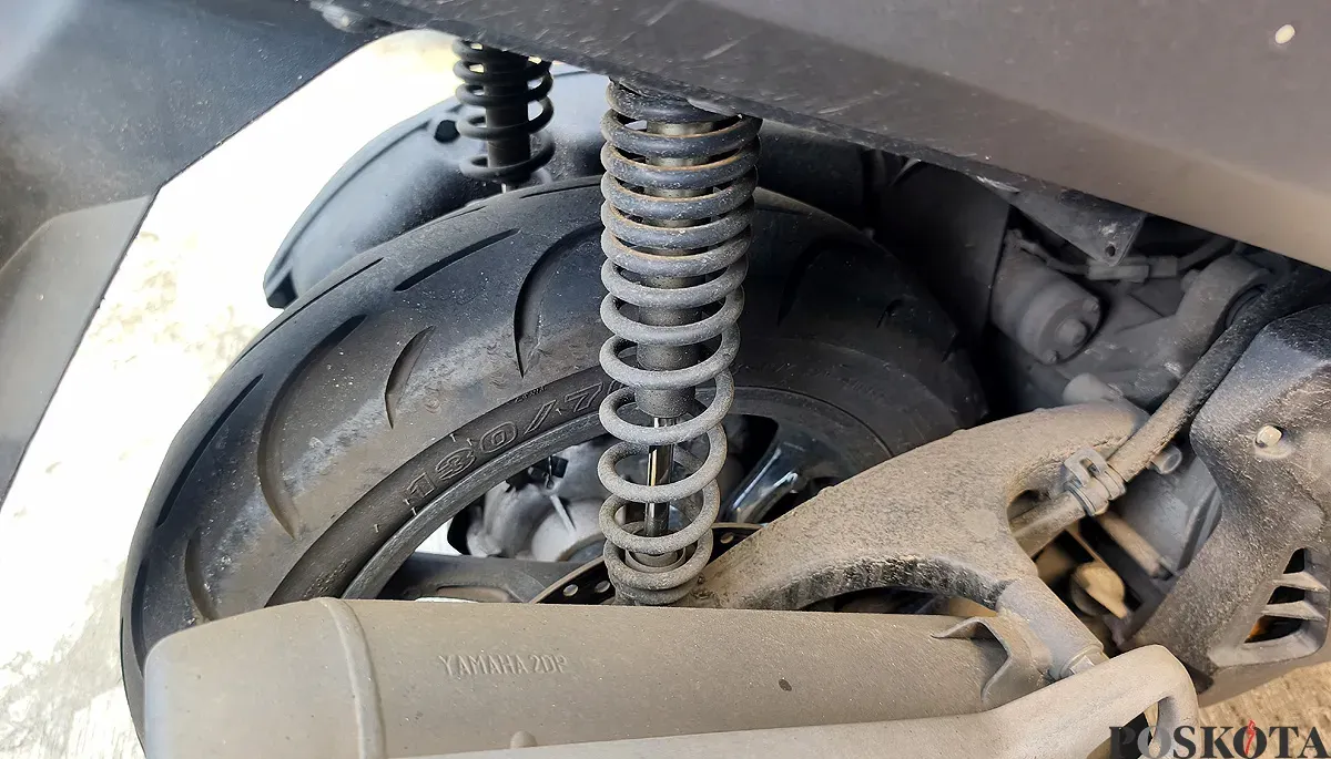Ilustrasi, shockbreaker rusak bisa membahayakan pengendara motor. (Sumber: POSKOTA | Foto: Erwan Hartawan)