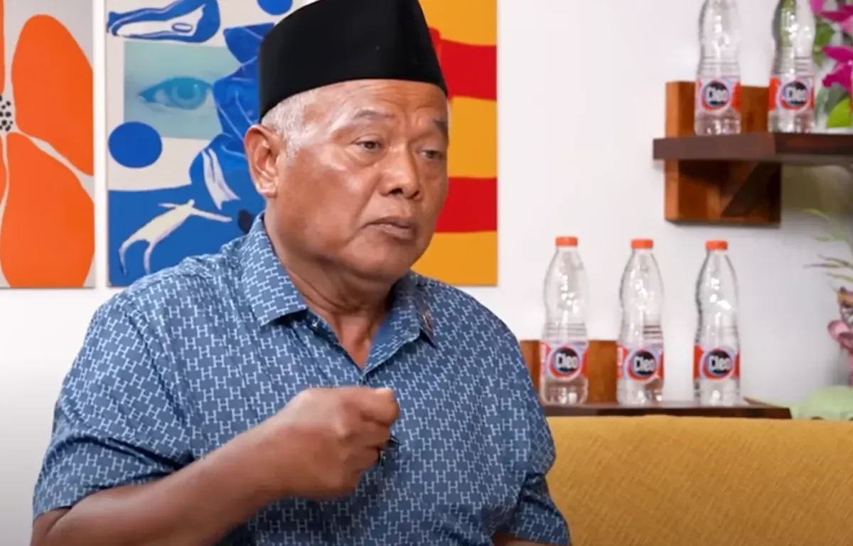 Yai Mim, dosen UIN Malang, kembali menjadi sorotan usai candaan ringan tentang Hotel Ashley viral dan disalahartikan oleh warganet. (Sumber: Screenshot/@curhatbangdennysumargo)