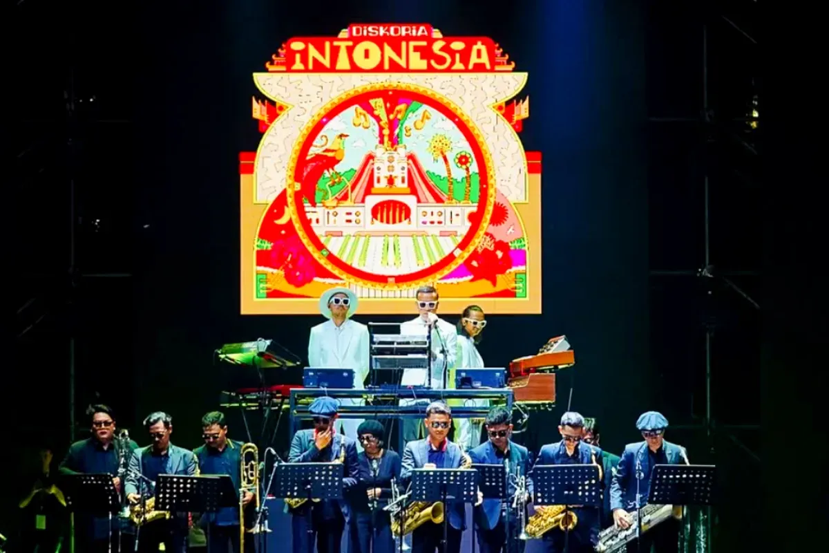 Penampilan Diskoria di panggung District Stage Synchronize Fest 2025. (Sumber: Instagram/@synchronizefest)