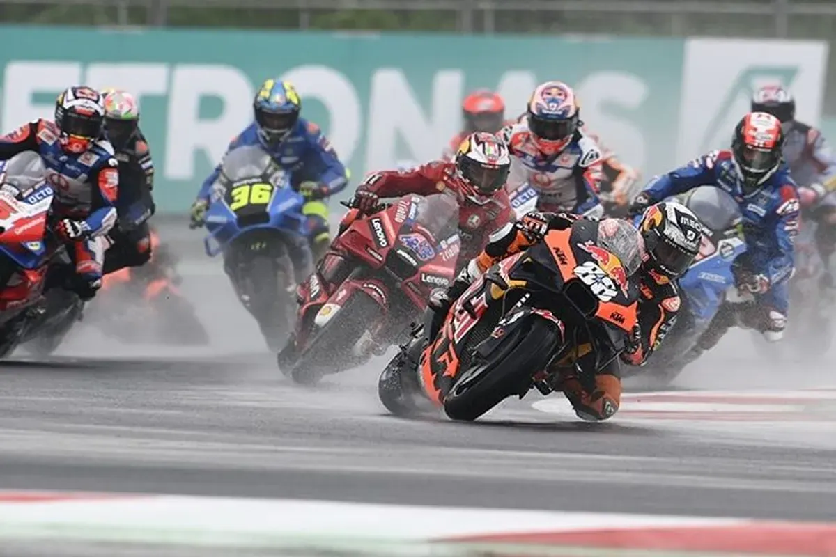 Aksi pembalap MotoGP di tikungan cepat (Sumber: Pinterest)