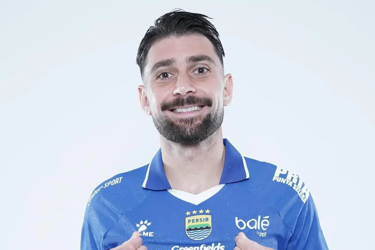 Potret bek Persib Bandung sekaligus pemain Timnas Irak, Frans Putros. (Sumber: Instagram/@fransputros)