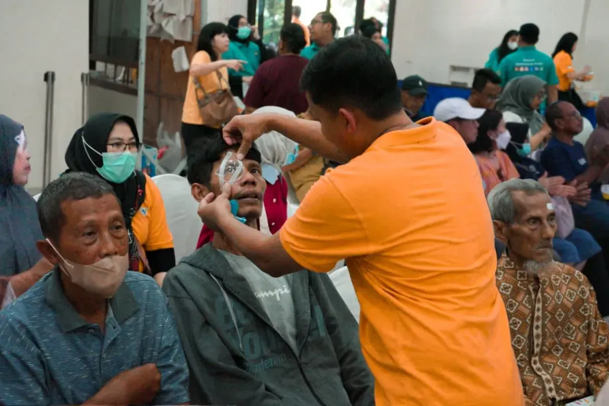 Para pasien penerima operasi katarak gratis yang digelar Dinkes Kabupaten Tangerang dan Summarecon. (Sumber: Dok. Istimewa)