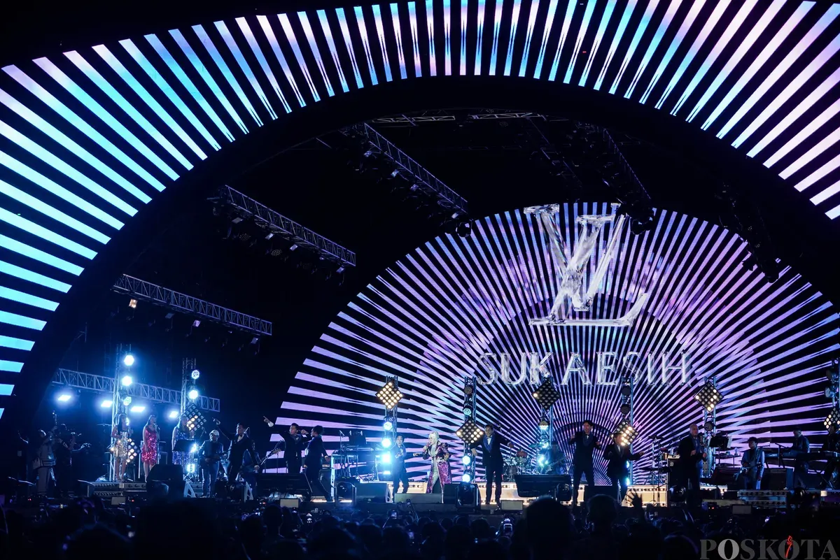 Penampilan grup musik Tokyo Ska Paradise Orchestra bersama Elvy Sukaesih dalam Synchronize Fest 2025 di Gambir Expo Kemayoran, Jakarta, Minggu, 5 Oktober 2025. (Sumber: Poskota/Bilal Nugraha Ginanjar)