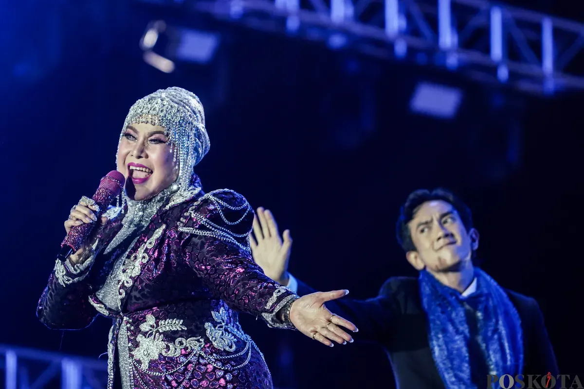 Penampilan grup musik Tokyo Ska Paradise Orchestra bersama Elvy Sukaesih dalam Synchronize Fest 2025 di Gambir Expo Kemayoran, Jakarta, Minggu, 5 Oktober 2025. (Sumber: Poskota/Bilal Nugraha Ginanjar)