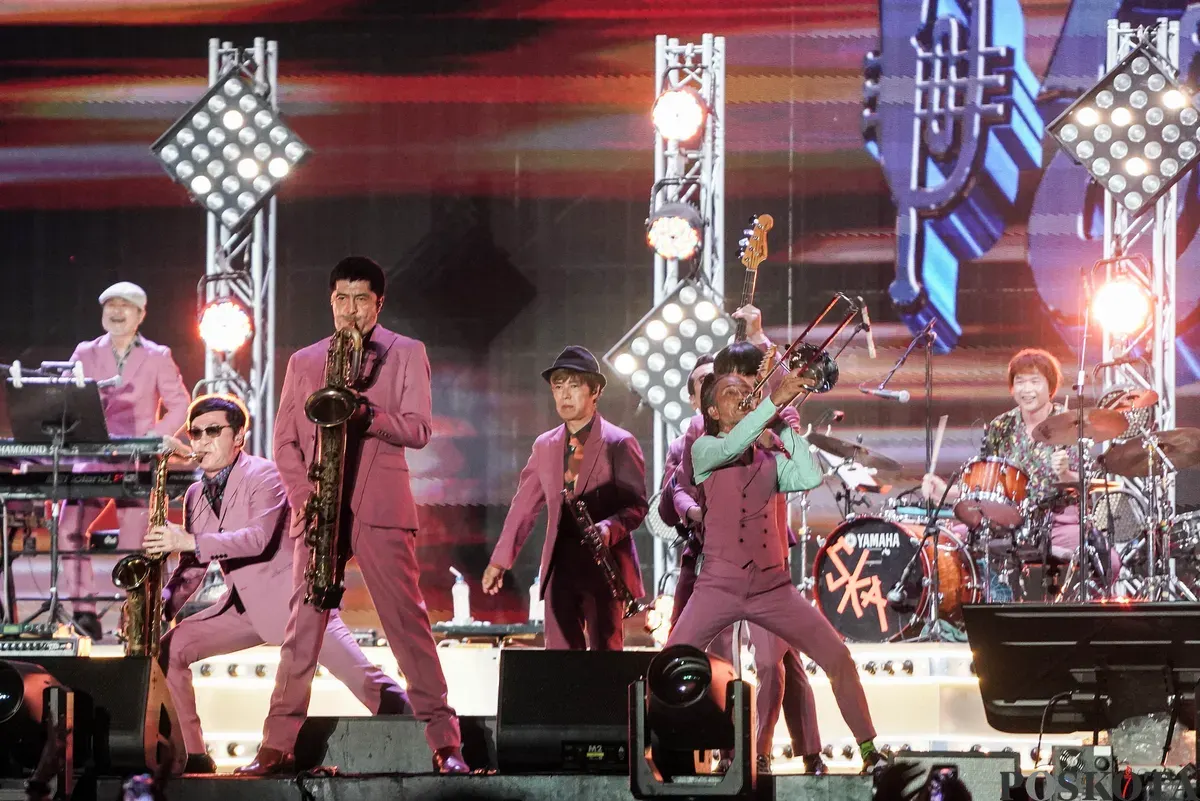 Penampilan grup musik Tokyo Ska Paradise Orchestra bersama Elvy Sukaesih dalam Synchronize Fest 2025 di Gambir Expo Kemayoran, Jakarta, Minggu, 5 Oktober 2025. (Sumber: Poskota/Bilal Nugraha Ginanjar)