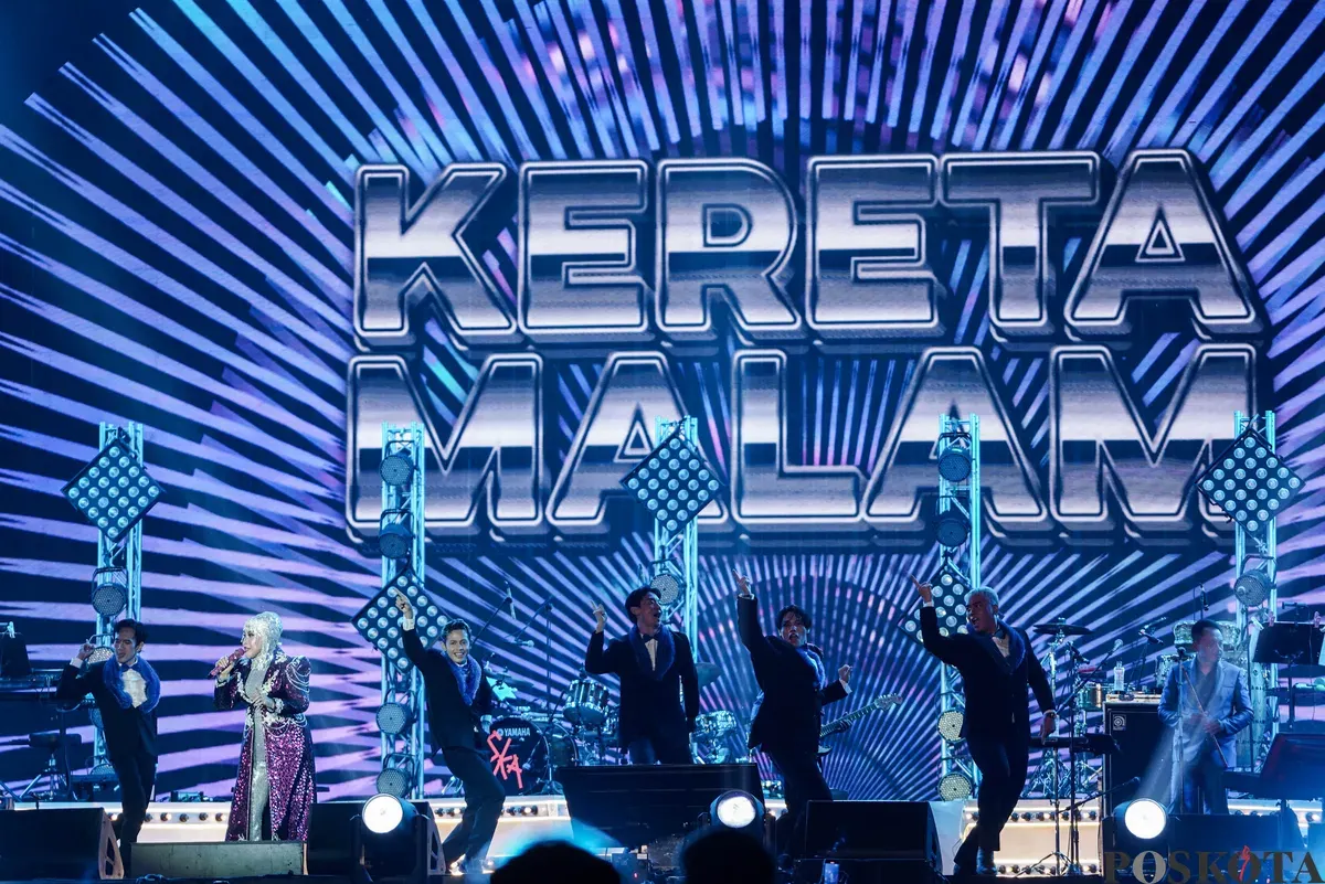 Penampilan grup musik Tokyo Ska Paradise Orchestra bersama Elvy Sukaesih dalam Synchronize Fest 2025 di Gambir Expo Kemayoran, Jakarta, Minggu, 5 Oktober 2025. (Sumber: Poskota/Bilal Nugraha Ginanjar)