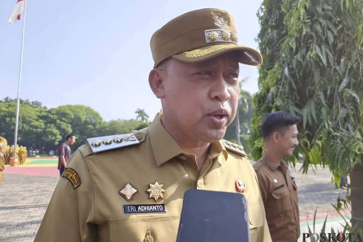 Wali Kota Bekasi, Tri Adhianto membentuk Satgas pengawas MBG di Plaza Pemerintah Kota Bekasi, Senin, 6 Oktober 2025. (Sumber: Poskota/Nurpini Aulia Rapika)