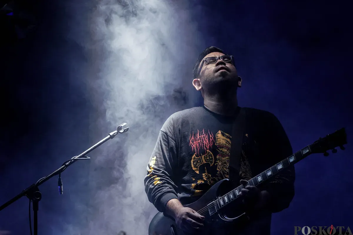 Sejumlah grup musik dan musisi tampil pada Riffmeister : The Legacy of Ricky Siahaan di Synchronize Fest 2025, Gambir Expo Kemayoran, Jakarta, Minggu, 5 Oktober 2025. (Sumber: Poskota/Bilal Nugraha Ginanjar)