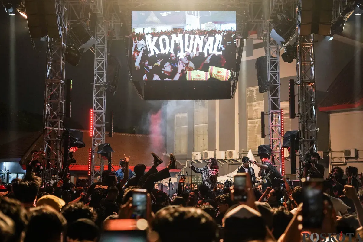 Sejumlah grup musik dan musisi tampil pada Riffmeister : The Legacy of Ricky Siahaan di Synchronize Fest 2025, Gambir Expo Kemayoran, Jakarta, Minggu, 5 Oktober 2025. (Sumber: Poskota/Bilal Nugraha Ginanjar)