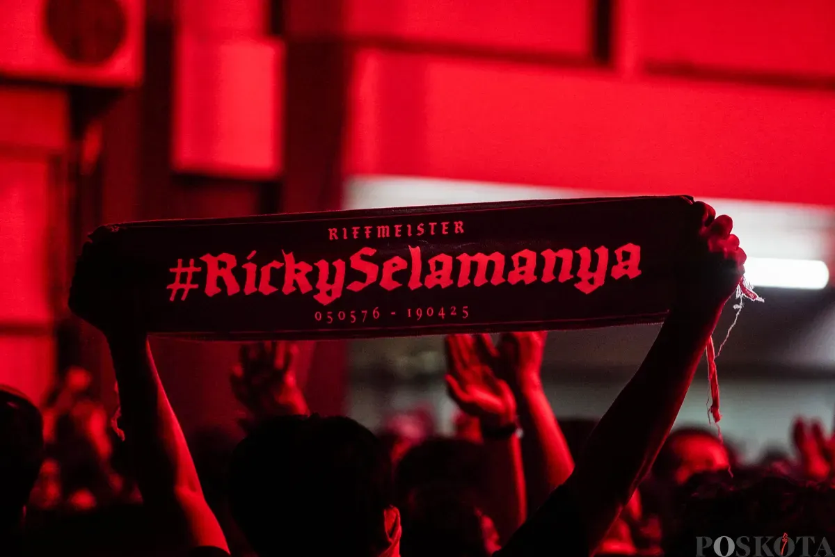 Sejumlah grup musik dan musisi tampil pada Riffmeister : The Legacy of Ricky Siahaan di Synchronize Fest 2025, Gambir Expo Kemayoran, Jakarta, Minggu, 5 Oktober 2025. (Sumber: Poskota/Bilal Nugraha Ginanjar)