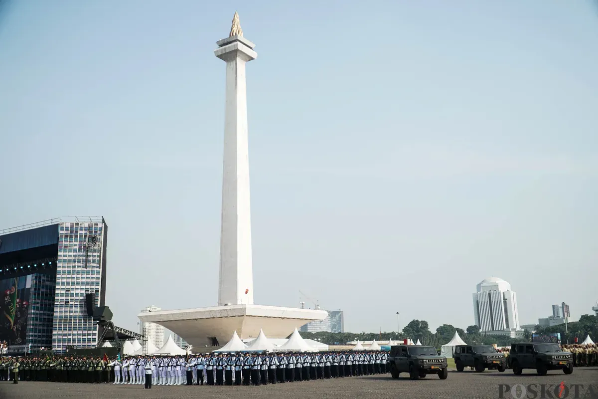 Prajurit TNI mengikuti upacara peringatan HUT ke-80 TNI di kawasan Silang Monas, Jakarta, Minggu, 5 Oktober 2025. (Sumber: Poskota/Bilal Nugraha Ginanjar)