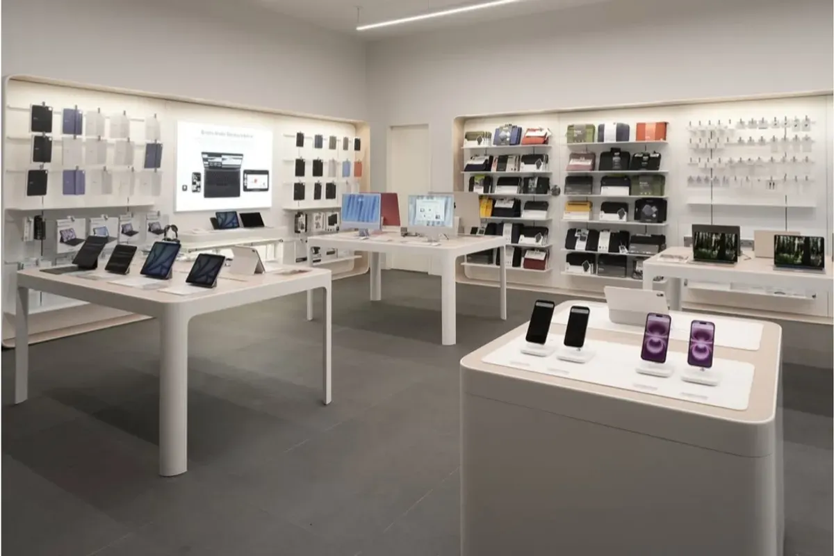 iBox merupakan reseller resmi Apple yang menjual iPhone dengan garansi resmi. (Sumber: Instagram/@iboxindonesia)
