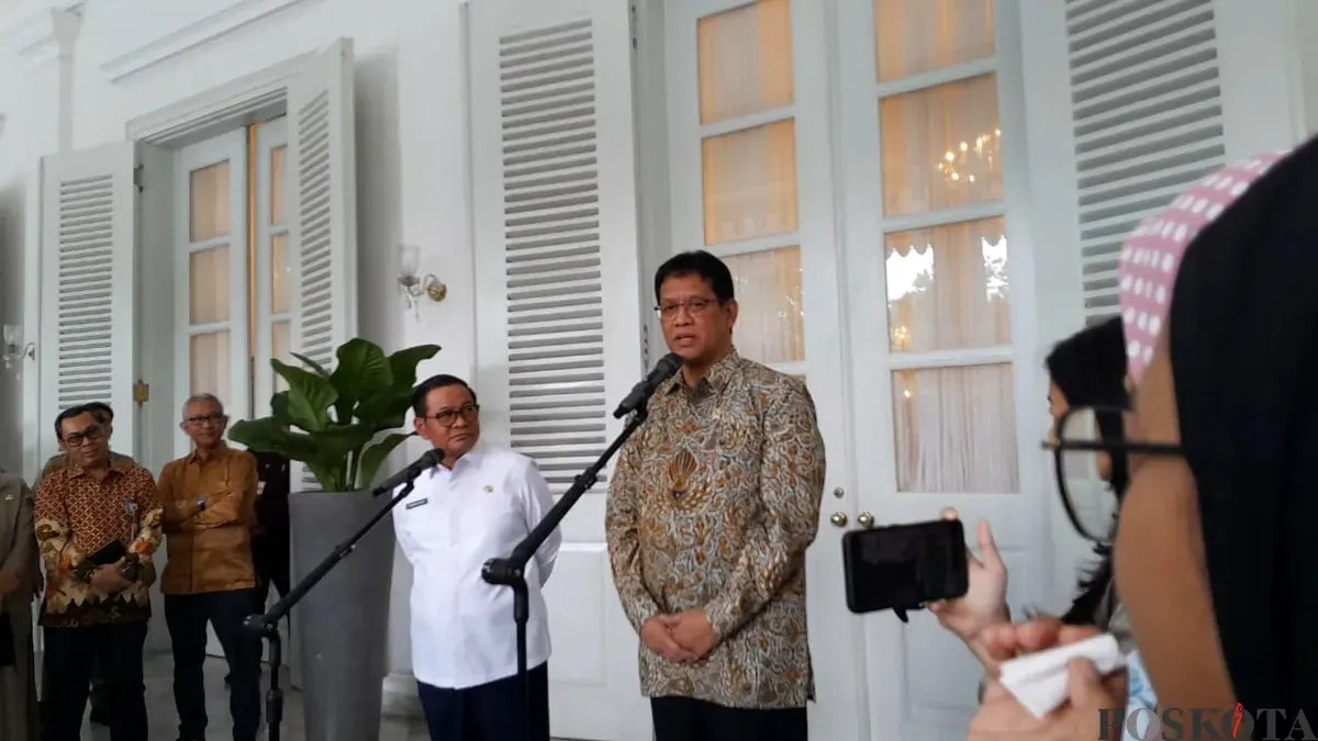 Menkeu Purbaya Yudhi Sadewa bersama Gubernur Jakarta Pramono Anung di Balai Kota DKI Jakarta, Selasa, 7 Oktober 2025. (Sumber: Poskota/M. Tegar Jihad)