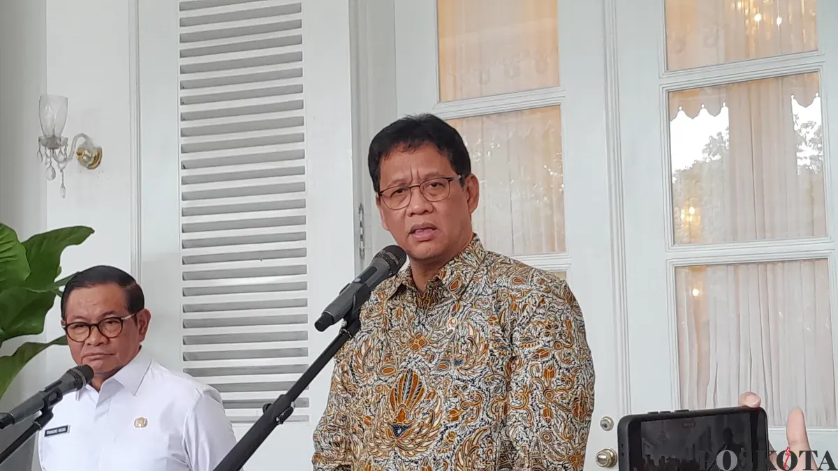 Menkeu Purbaya Yudhi Sadewa bersama Gubernur Jakarta Pramono Anung di Balai Kota DKI Jakarta, Selasa, 7 Oktober 2025. (Sumber: Poskota/M. Tegar Jihad)