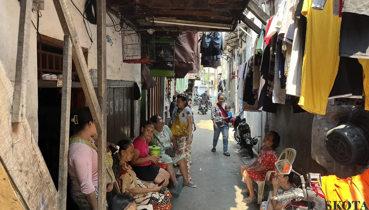 Suasana di Gang Venus, permukiman padat di Kelurahan Jembatan Besi, Tambora, Jakarta Barat pada Kamis, 9 Oktober 2025. (Sumber: POSKOTA | Foto: Pandi Ramedhan)