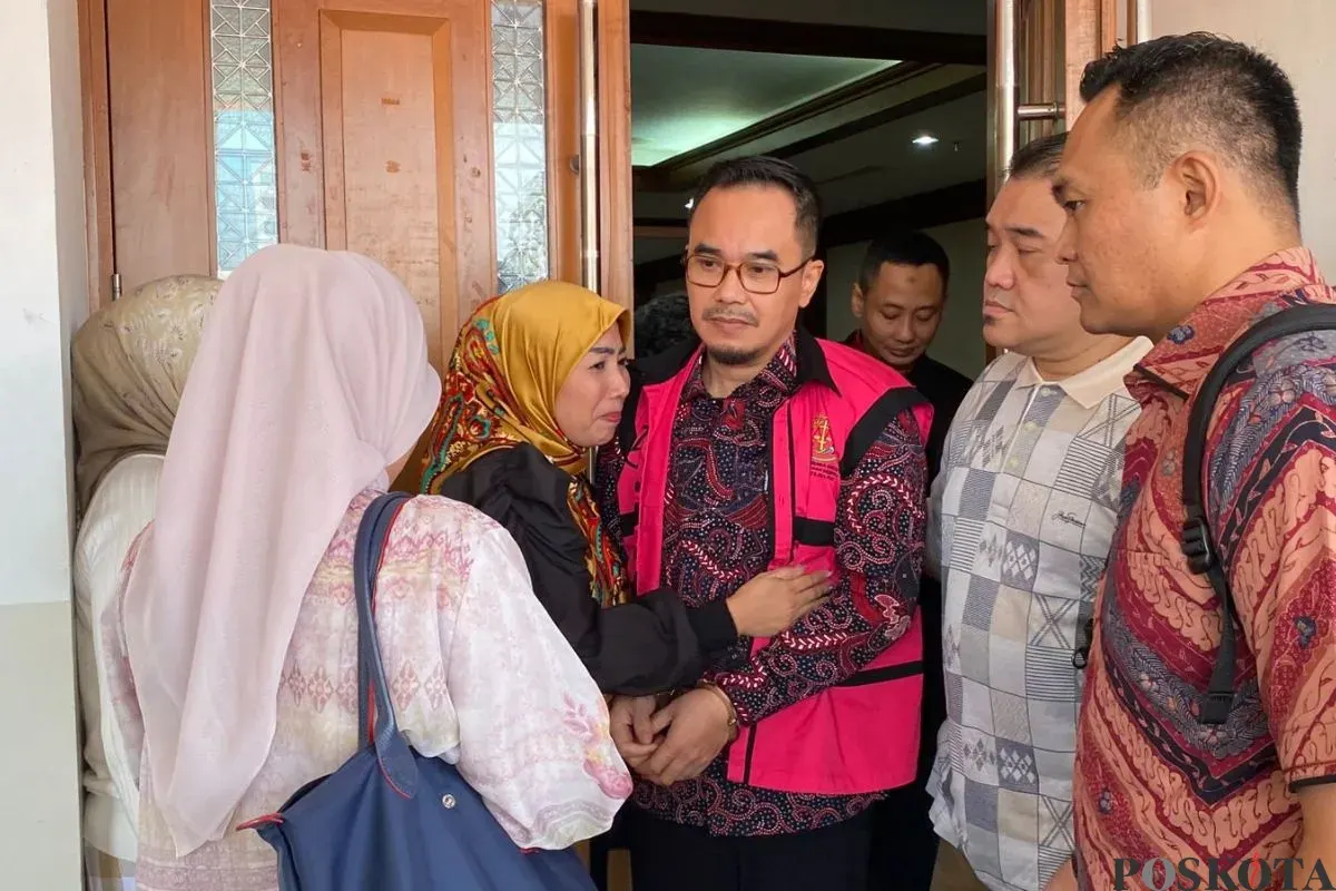 Mantan Kadisbud Jakarta, Iwan Henry Wardhana seusai sidang di Pengadilan Tipikor Jakarta Pusat, Gunung Sahari Selatan, Kemayoran, Kamis, 9 Oktober 2025. (Sumber: Poskota/Ramot Sormin)