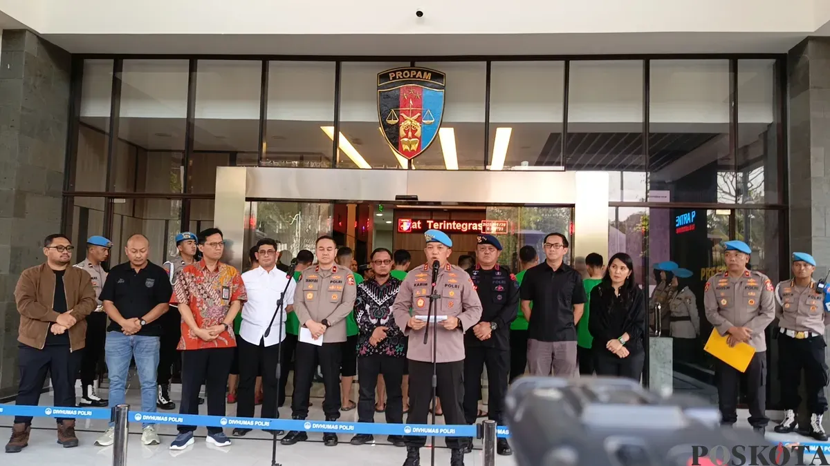 Divisi Propam Polri menetapkan tujuh anggota Brimob sebagai terduga pelanggar kode etik profesi kepolisian terkait insiden penabrakan dan pelindasan seorang pengemudi ojek online (ojol). (Sumber: Poskota/Ali Mansur)
