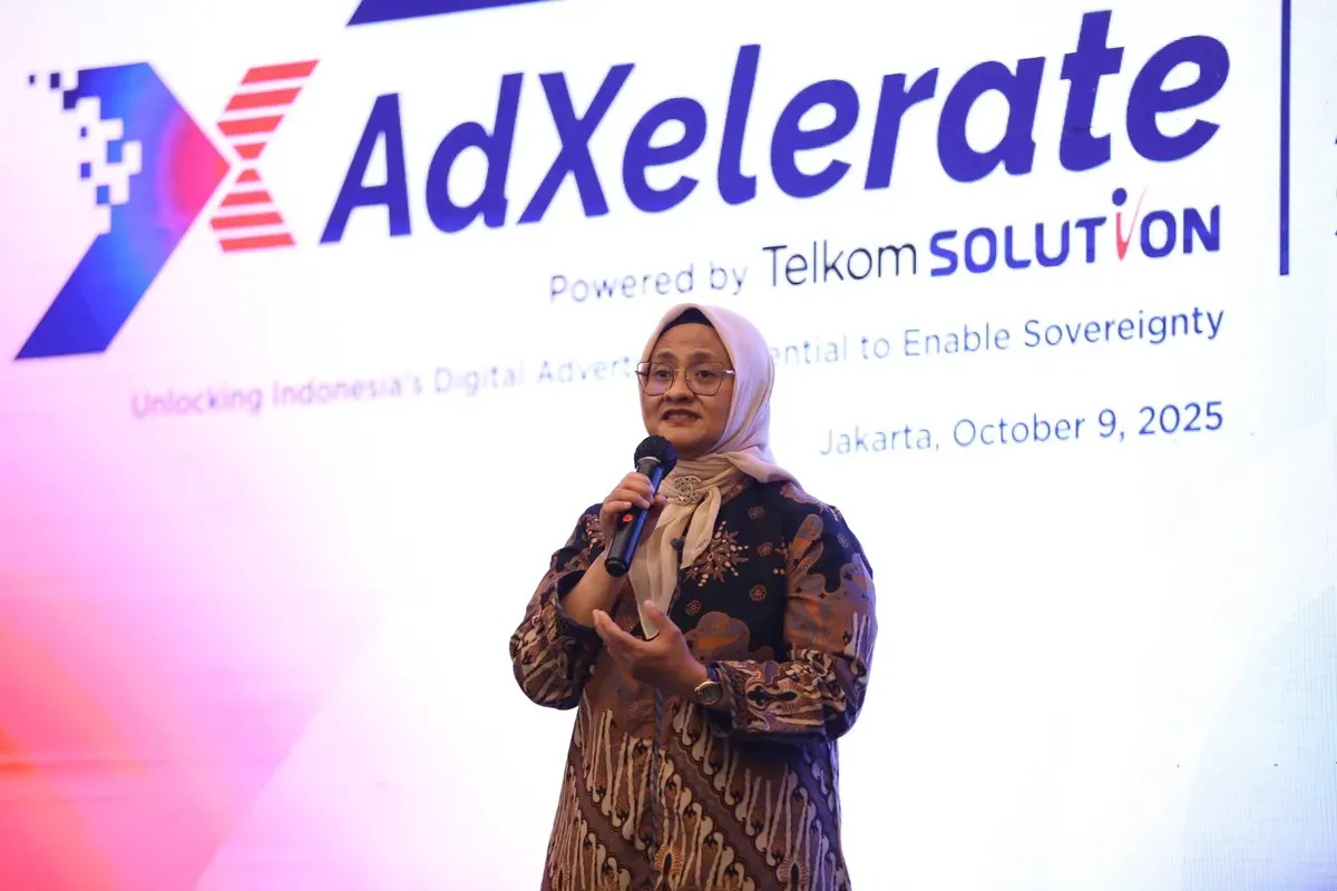 Direktur Utama Telkom Indonesia Dian Siswarini saat memberikan sambutan pada acara AdXelerate Executive Connect yang berlangsung di Jakarta pada Kamis, 9 Oktober 2025. (Sumber: Corporate Communication PT Telkom Indonesia (Persero) Tbk)