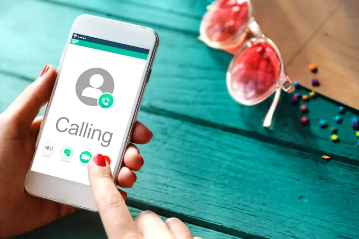 Ilustrasi cara blokir nomor asing di iPhone. Pengguna bisa terbebas dari telepon spam. (Sumber: Freepik/Rawpixel)