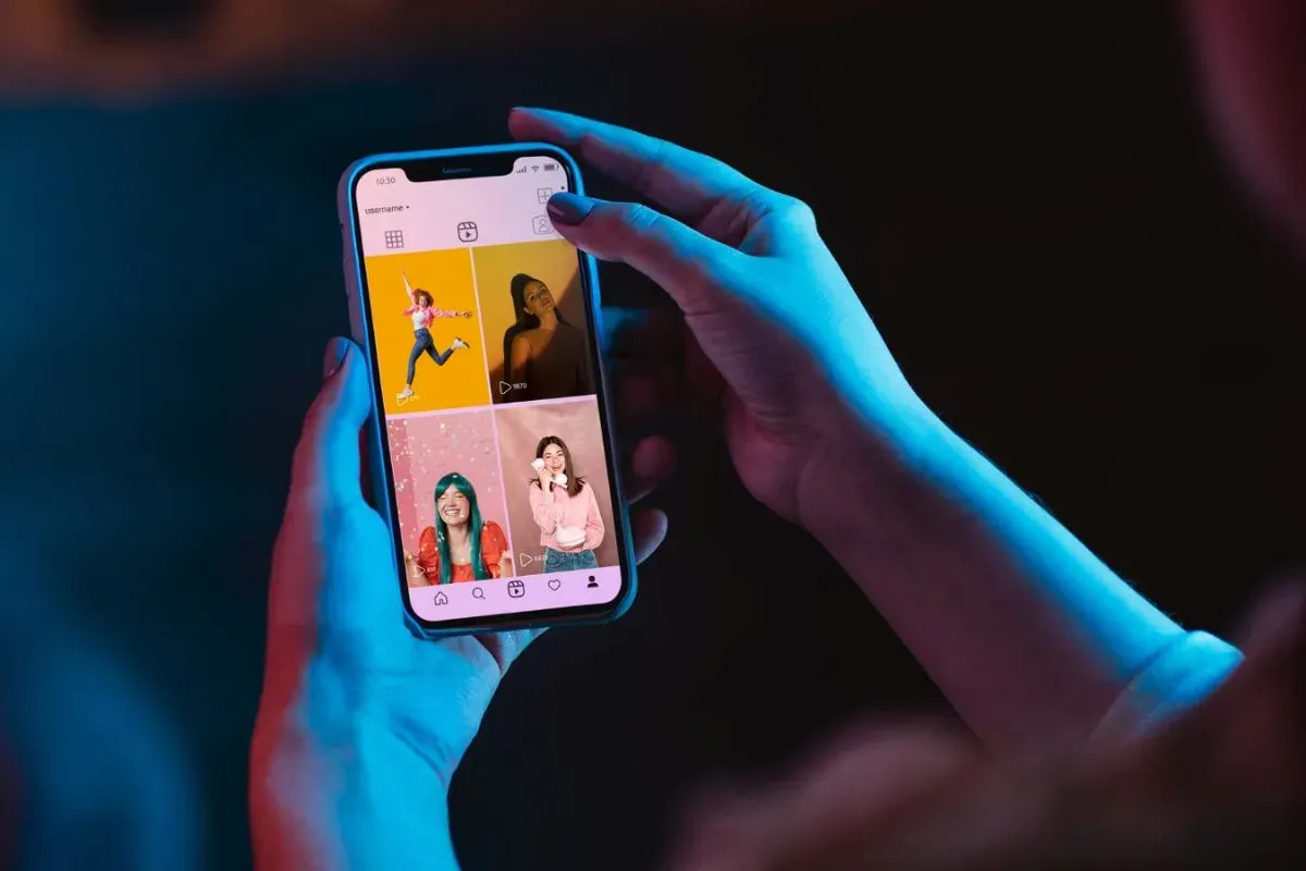 Cara download konten video dari TikTok secara gratis. (Sumber: Freepik)