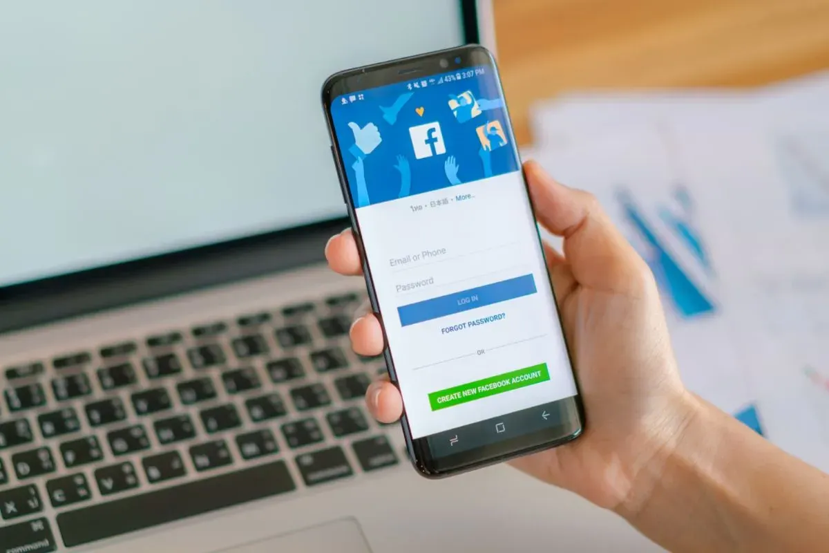 Simak cara mengembalikan akun FB yang kena hack. (Sumber: Freepik)