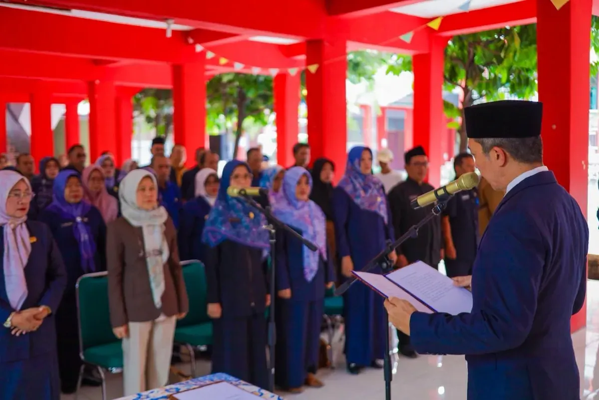 Wali Kota Bogor melantik 49 guru tingkat SD dan SMP usai rotasi di lingkungan Pemkot Bogor. (Sumber: Pemkot Bogor)