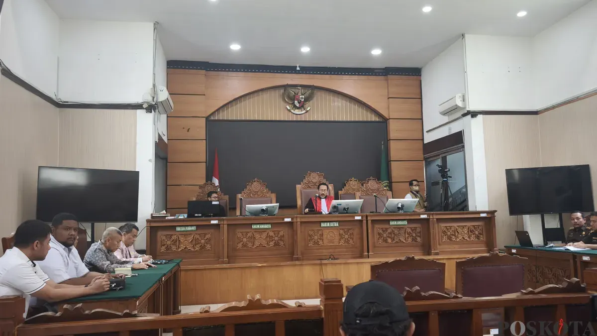 Sidang putusan praperadilan Nadiem Makarim di PN Jakarta Selatan, Senin, 13 Oktober 2025. (Sumber: POSKOTA | Foto: Ali Mansur)