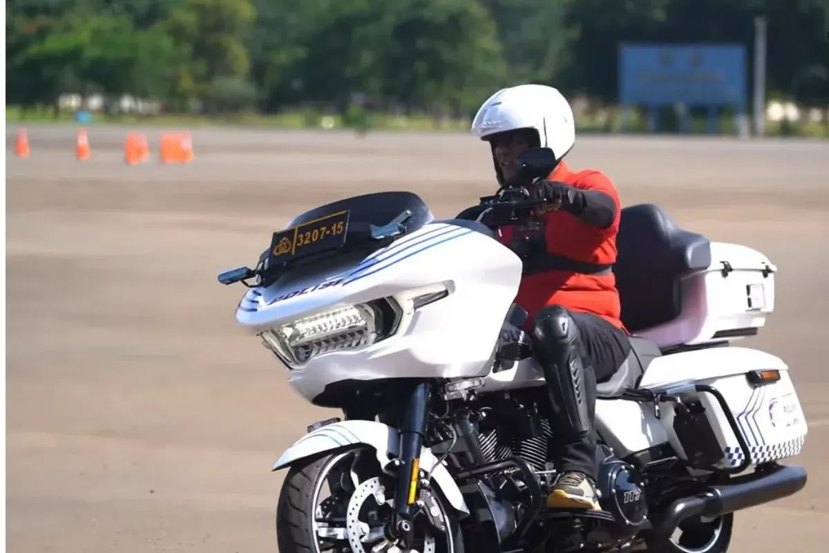 Korlantas Polri menambah dua motor besar terbaru, Harley-Davidson Road Glide Police dan BMW R 1300 GS. (Sumber: YouTube/NTMC Polri)
