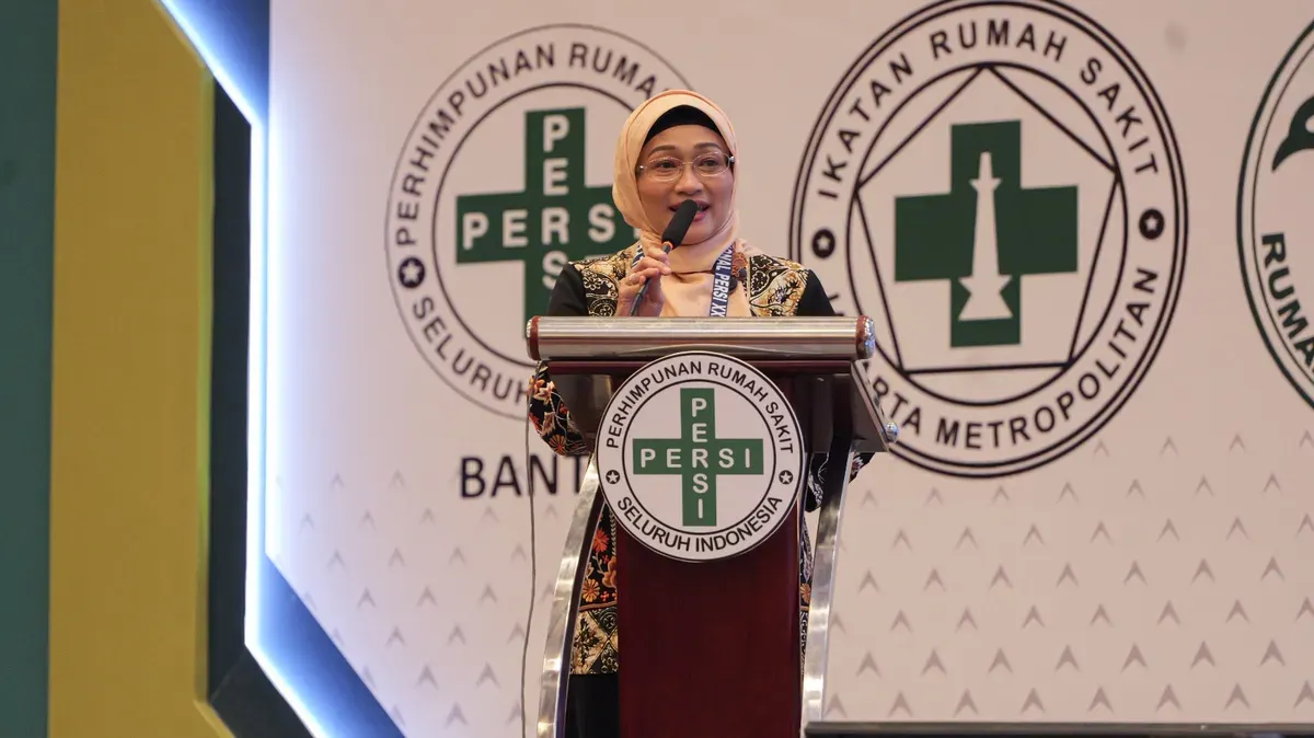 Direktur Utama Admedika Dian Prambini saat memberikan paparan pada acara Seminar Nasional PERSI XXI, Seminar Patient Safety XIX, dan Hospital Expo XXXVII di ICE BSD, Tangerang. (Sumber: Corporate Communication PT Telkom Indonesia (Persero) Tbk)