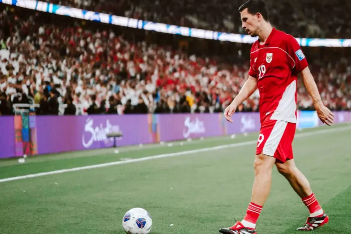 Potret gelandang Timnas Indonesia, Thom Haye yang tetap optimis masa depan skuad Garuda cerah meski gagal ke Piala Dunia 2026. (Sumber: Instagram/thomhaye)