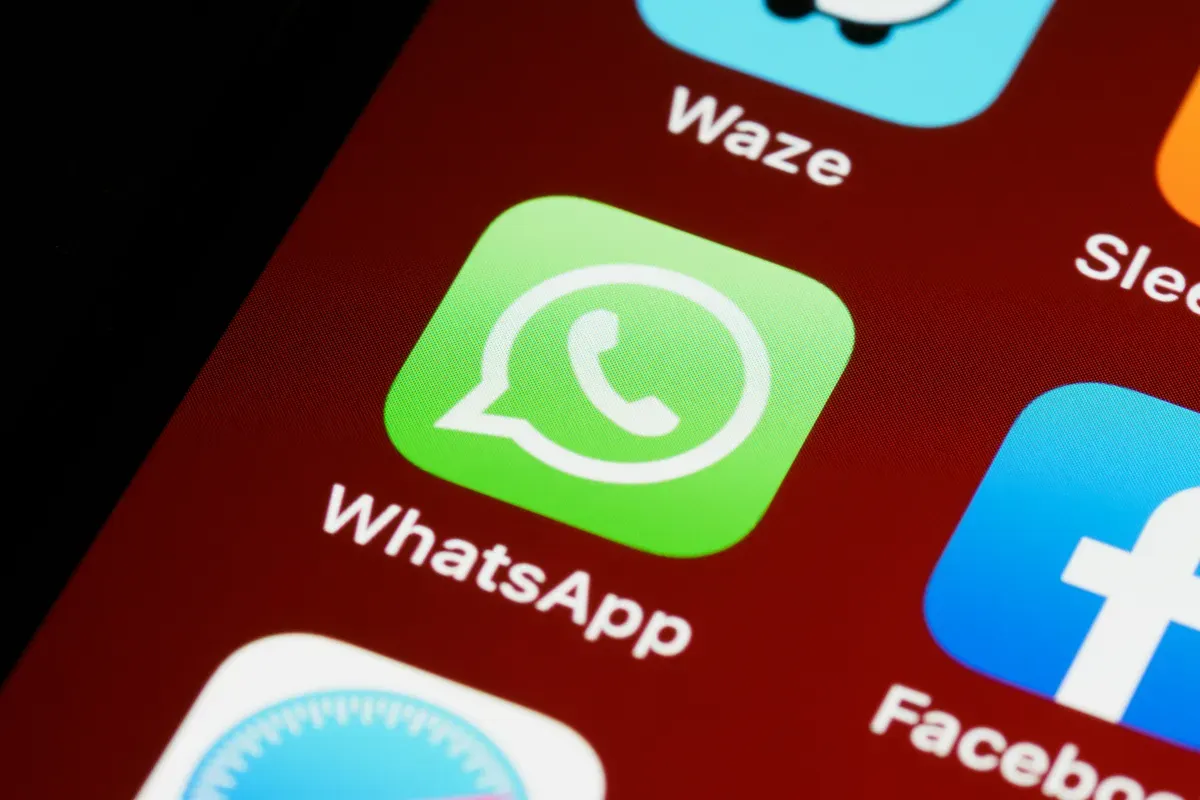 Tanda-tanda nomor WhatsApp diblokir dan cara mengeceknya secara tepat menjadi penting agar pengguna tidak salah menilai situasi.(Sumber: Unsplash/Brett Jordan)