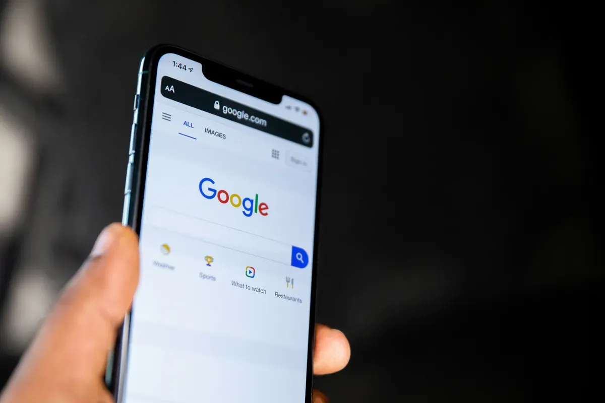 Kenali 8 Tanda Akun Google Kamu Sedang Disadap, Tetap Waspada! (Sumber: Unsplash/Solen Feyissa)