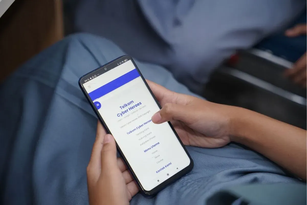 Literasi digital melalui CYBERHEROES melibatkan siswa dari berbagai kota, seperti Kupang, Surakarta, Bandung, Malang, Purbalingga Majenang, Surabaya, Palembang, Makassar, Jakarta, dan Pontianak. (Sumber: Dok. Telkom Indonesia)