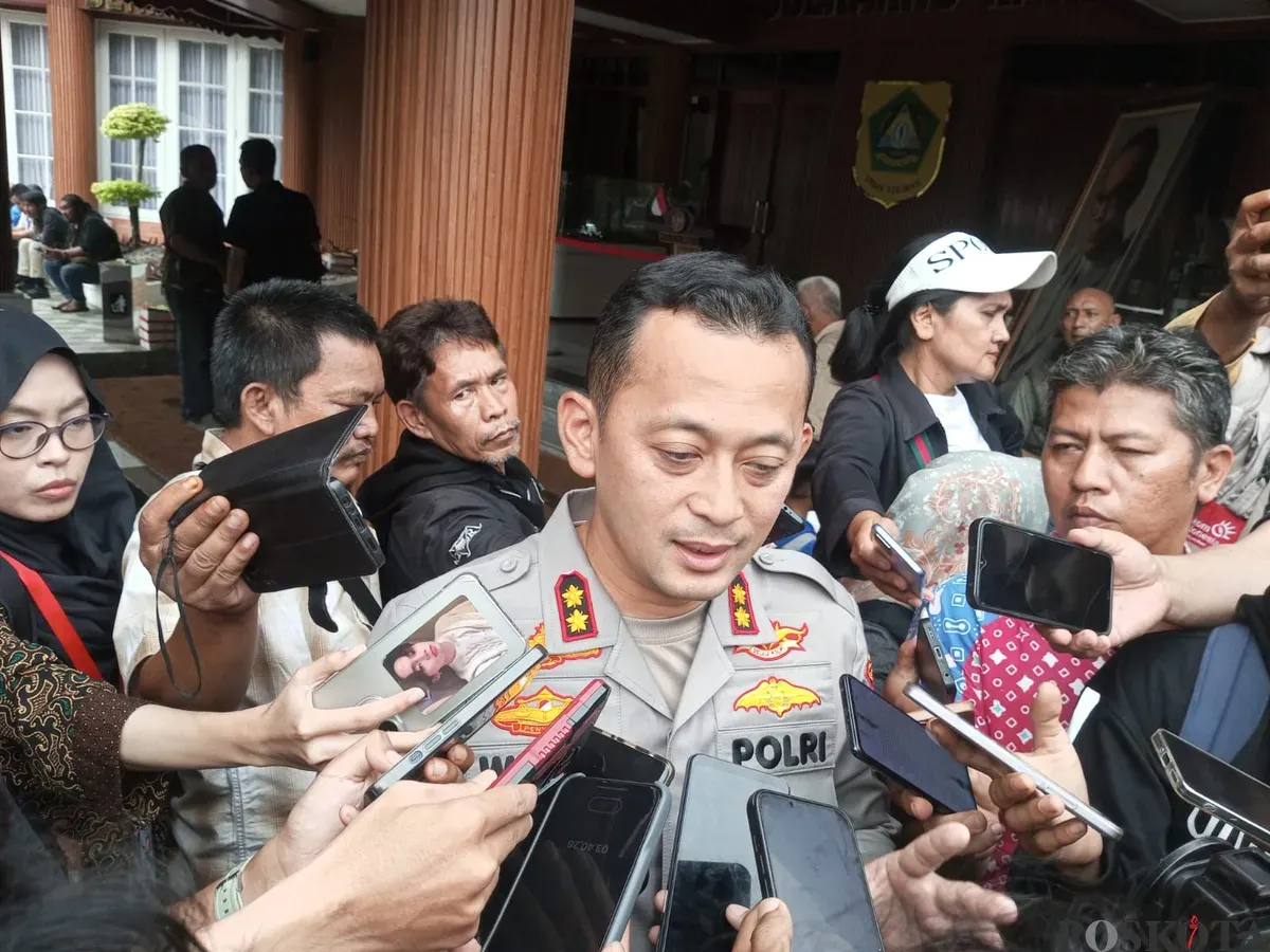 Kapolres Bogor, AKBP Wikha Ardilestanto mengungkapkan fakta baru tentang jenazah remaja yang penuh luka bacok pada tubuhnya. (Sumber: Poskota/Giffar Rivana)