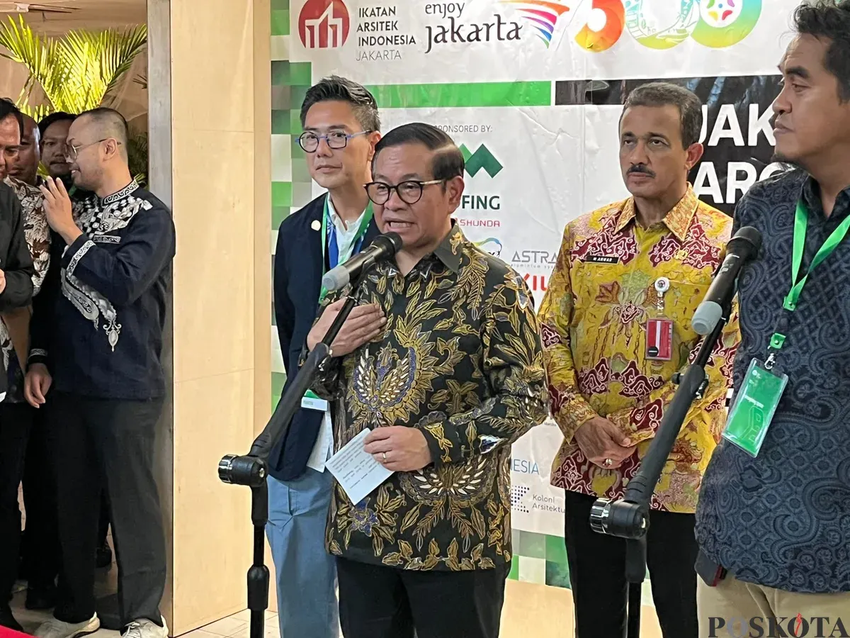 Gubernur Jakarta, Pramono Anung, saat menyampaikan pernyataan kepada awak media di Blok M, Jakarta Selatan, Kamis, 16 Oktober 2025. (Sumber: POSKOTA | Foto: M Tegar Jihad)