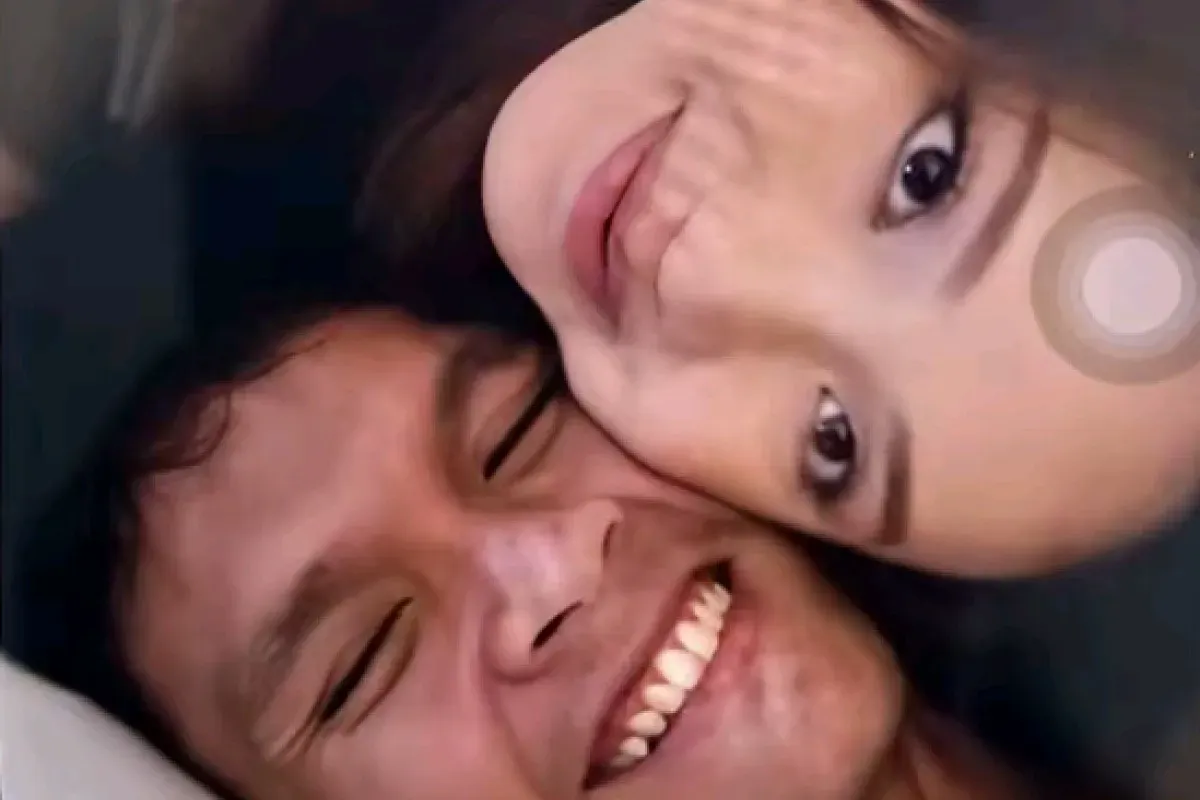 Isu perselingkuhan mengenai video berdurasi tujuh menit yang diduga menampilkan selebgram Julia Prastini atau Julee dengan pria bernama Safrie Ramadhan tengah viral. (Sumber: TikTok/@chezeekake)