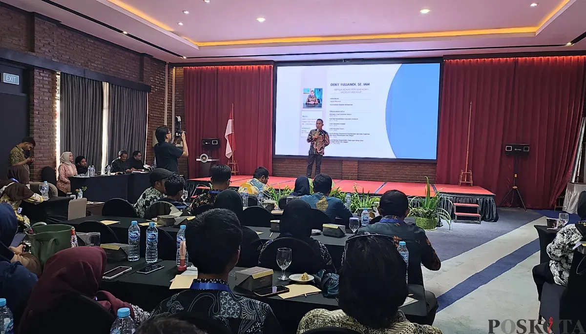 Ratusan relawan SPPG di Kota Cilegon saat mengikuti pelatihan oleh BGN di Hotel Forbis, Kota Cilegon, Sabtu, 18 Oktober 2025. (Sumber: POSKOTA | Foto: Samsul Fatoni)