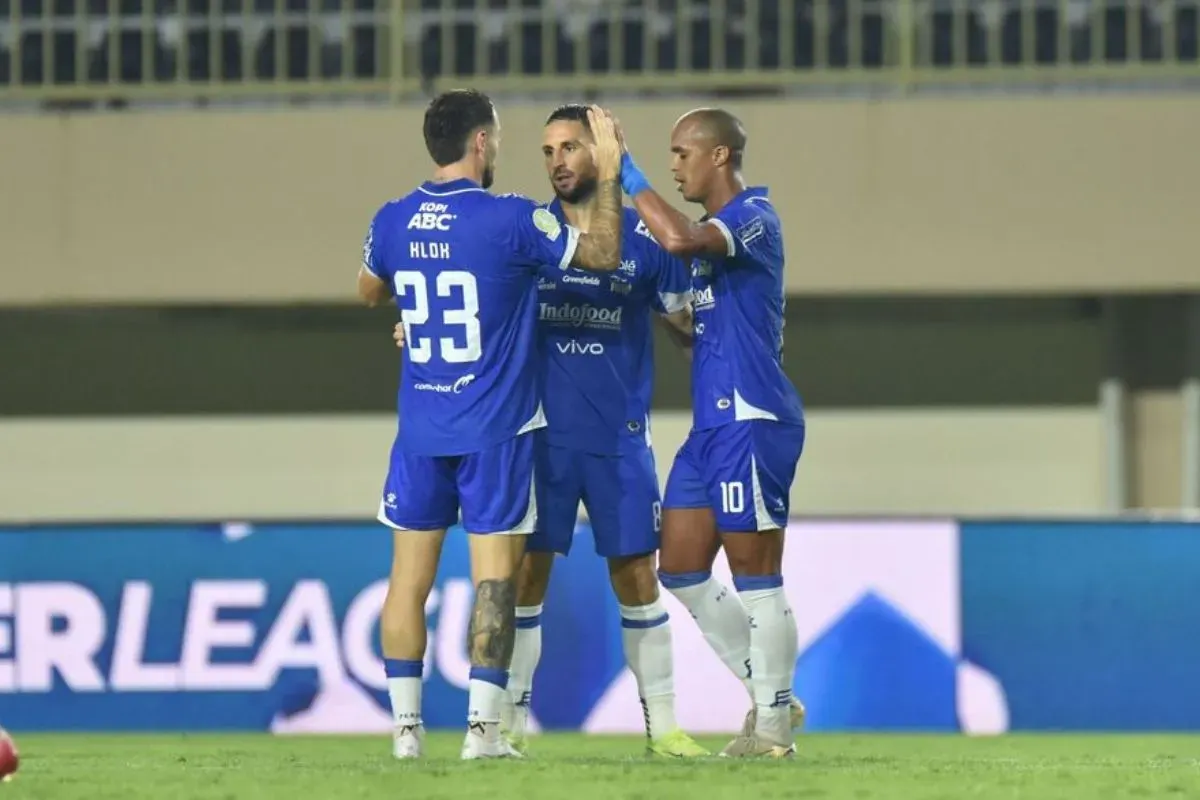 Persib Bandung berhasil meraih kemenangan atas PSBS Biak dengan skor telak 0-3. (Sumber: persib.co.id)