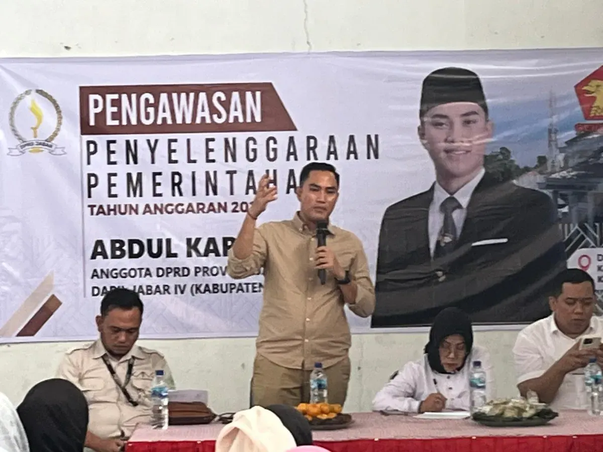 PENGAWASAN: Anggota Komisi IV DPRD Provinsi Jawa Barat, Abdul Karim, sat menyampaikan paparan dalam kegiatan Pengawasan Penyelenggaraan Pemerintahan di Desa Songgom, Kecamatan Gekbrong, Kabupaten Cianjur. (Sumber: Istimewa)