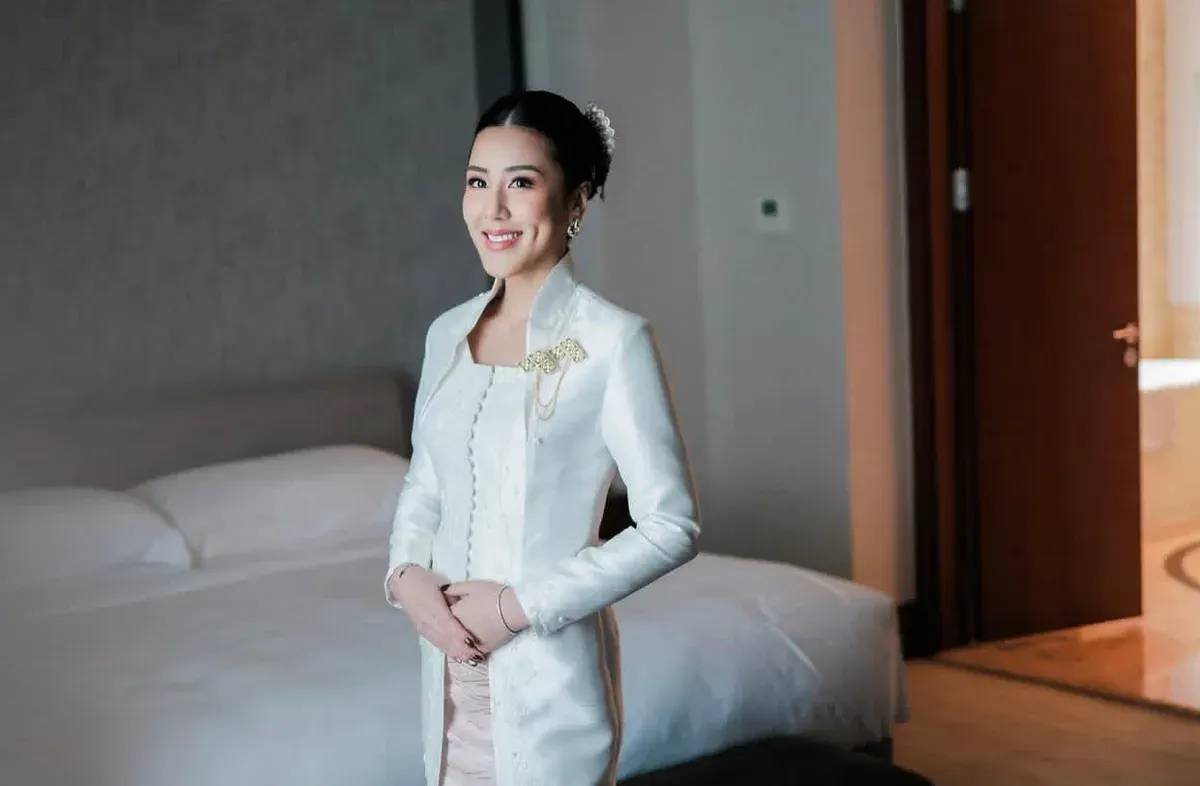 Publik tengah dibuat penasaran dengan sosok Cleantha Islan, perempuan cantik yang baru saja dilamar oleh aktor muda Teuku Rassya, putra dari Tamara Bleszynski dan Teuku Rafly Pasya. (Sumber: Instagram/@cleanthaislan)
