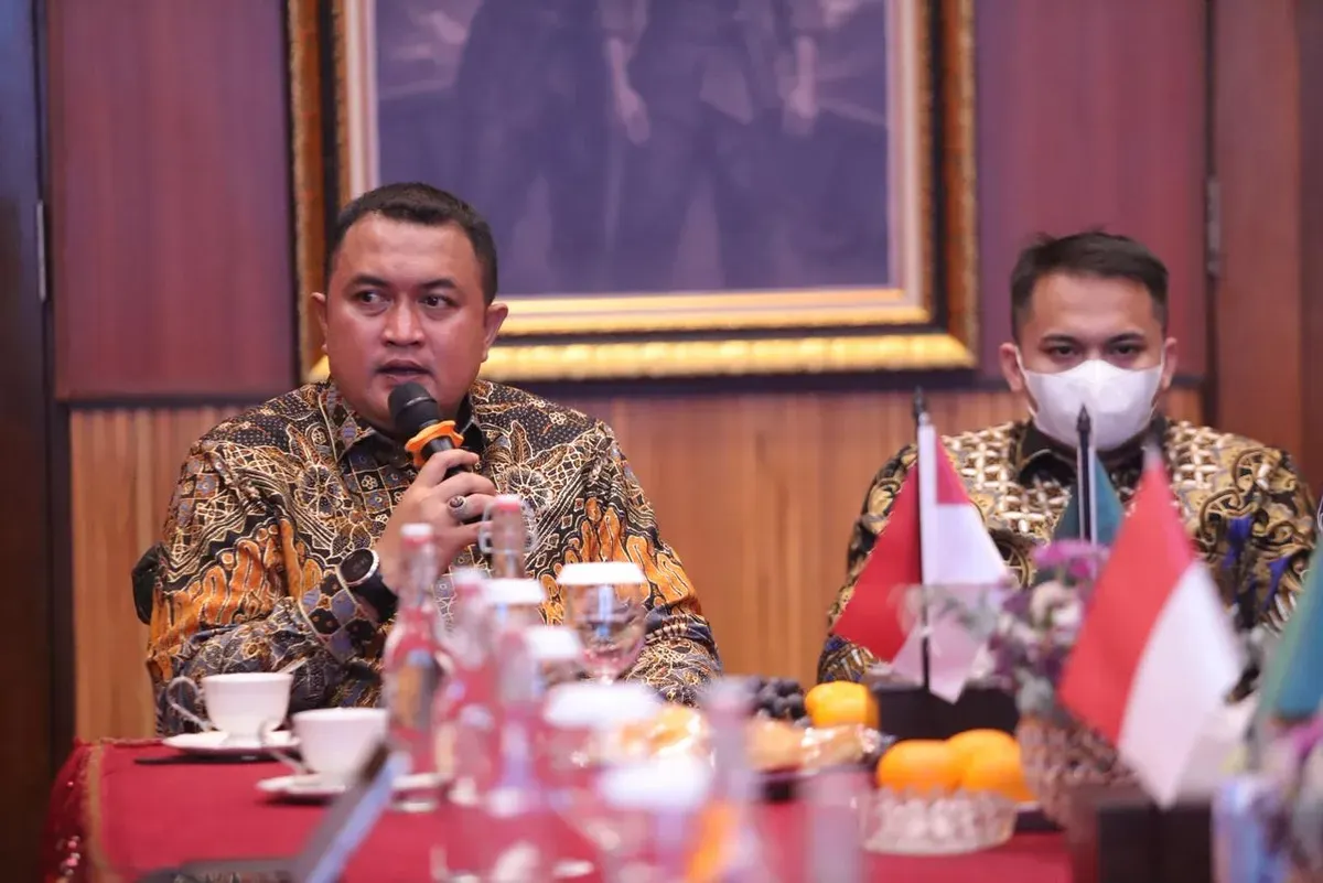 Bupati Bogor, Rudy Susmanto, saat rapat pematangan rencana pembangunan Bogor Bird Zoo. (Sumber: Dok Pemkab Bogor)