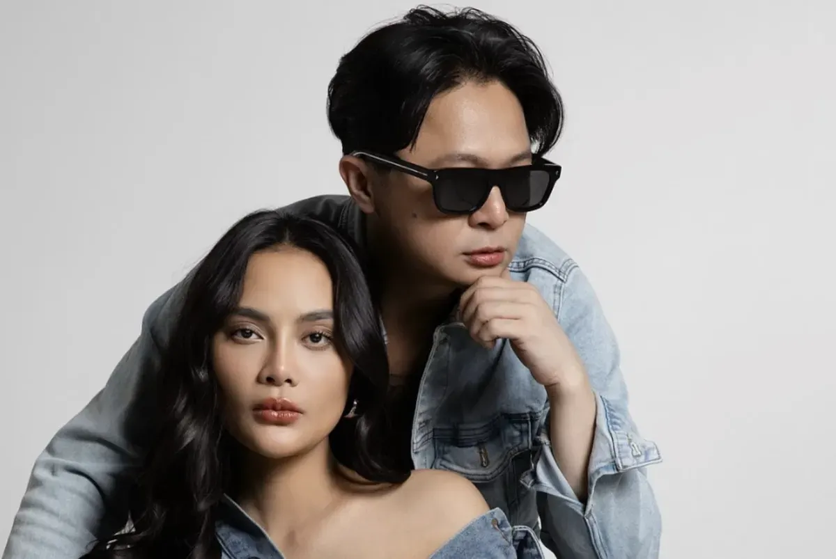 Momen mesra DJ Bravy dan Erika Carlina dalam pemotretan bersama (Sumber: Instagram/@bravyson.vconk)