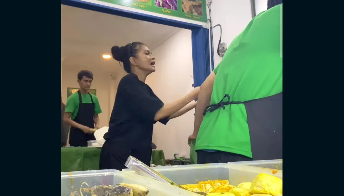 Tangkap layar video Karina Ranau, istri Epy Kusnandar berdebat dengan seseorang yang diduga preman.