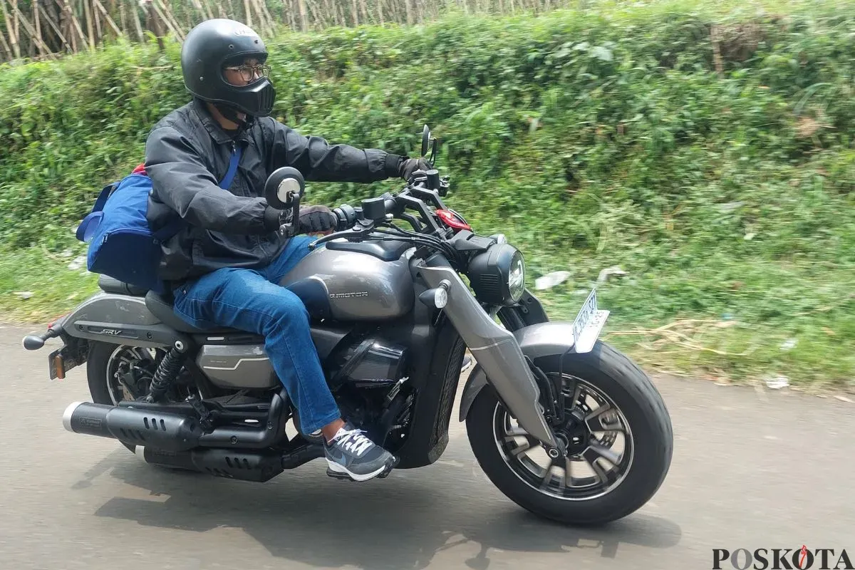 Motor QJMotor SRV 250 Libero menawarkan keseimbangan antara tampilan elegan dan fungsionalitas sehari-hari. (Sumber: Poskota/Erwan Hartawan)