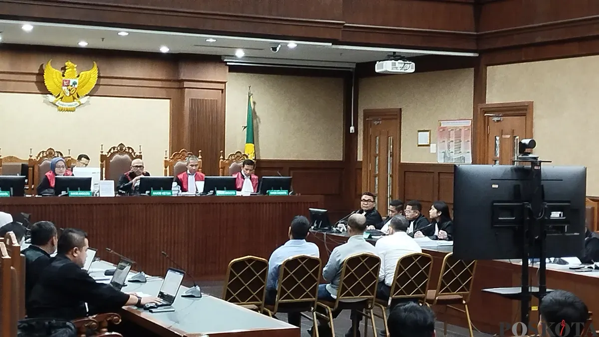 Suasana sidang lanjutan kasus korupsi minyak mentah di Pengadilan Tipikor Jakarta Pusat pada Senin, 20 Oktober 2025. (Sumber: POSKOTA | Foto: Ramot Sormin)