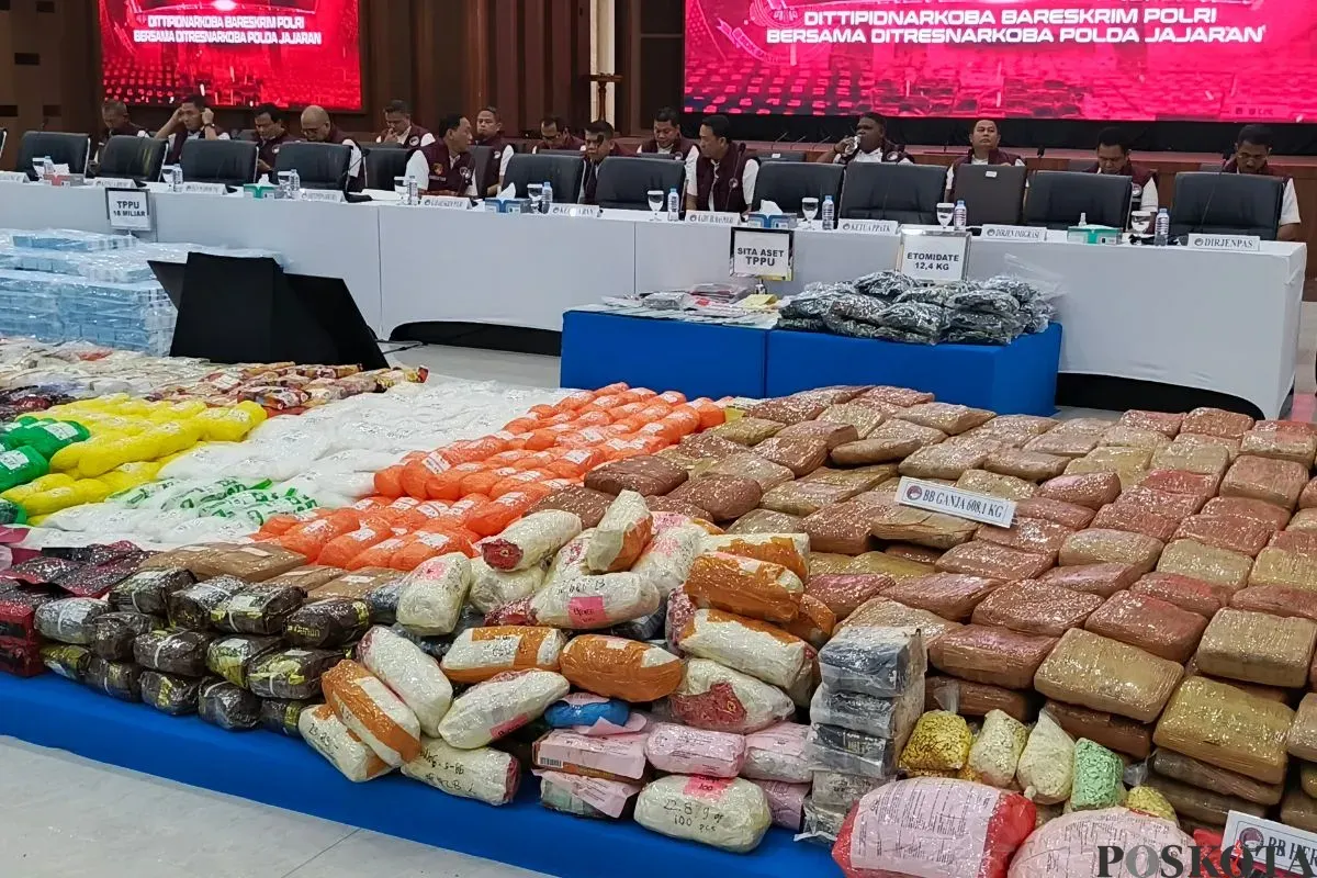 Konferensi pers Dittipidnarkoba Bareskrim Polri pengungkapan 38.934 kasus narkoba di Gedung Bareskrim Polri, Jakarta Selatan, Rabu, 22 Oktober 2025. (Sumber: Poskota/Ali Mansur)