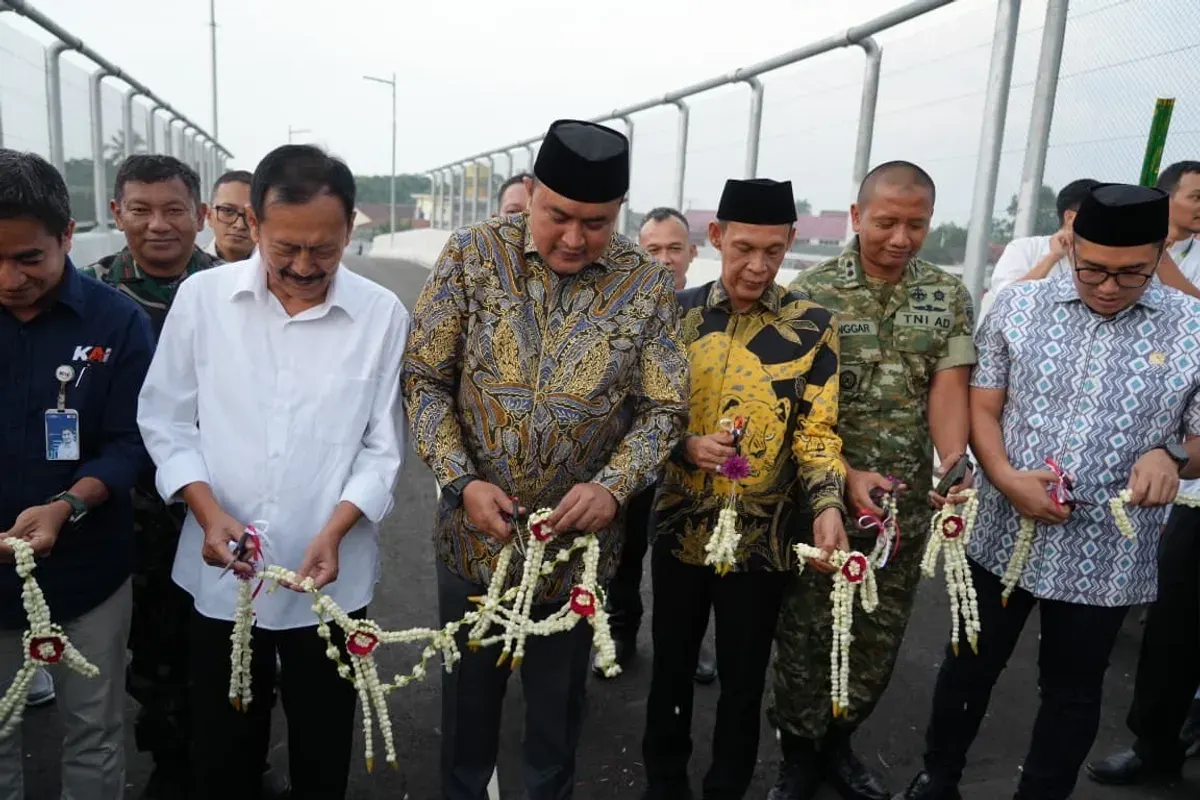 Bupati Bogor, meresmikan flyover dan JPO di Kecamatan Tenjo. (Sumber: Pemkab Bogor)