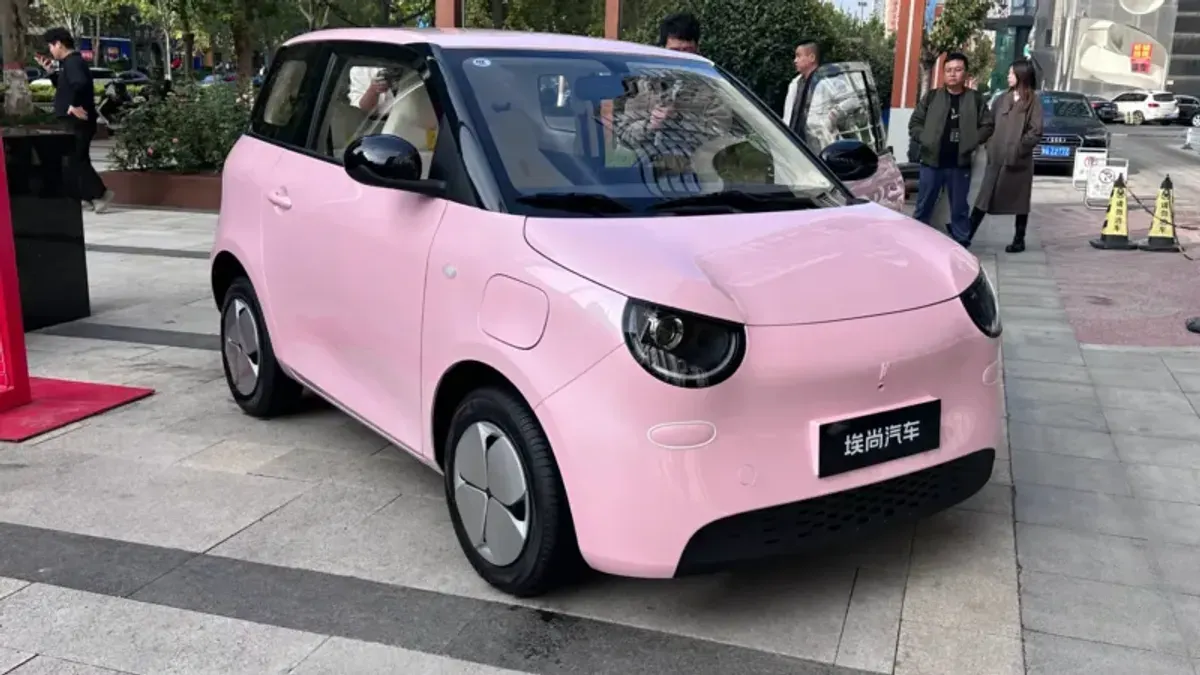 Wuling memperkenalkan Aishang A100C, city car listrik empat penumpang dengan harga mulai Rp90 jutaan. (Sumber: Carnewschina)